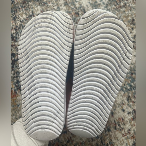 Girls Nike Slides - Picture 3 of 6